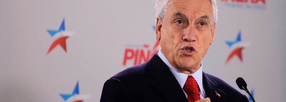 Passadas as eleições presidenciais chilenas, com Sebastián Piñera eleito (foto), o economista chefe do Banco Mundial, o estadunidense Paul Romer, admitiu que houve medições “injustas e enganosas” realizadas pela instituição nos últimos anos, e que foram “potencialmente contaminadas pelas motivações políticas do pessoal do Banco Mundial”; entre os dados manipulados, segundo ele, estão a do ranking de competitividade empresarial; presidente Michelle Bachelet solicitou investigação; reportagem de Victor Farinelli, na Carta Maior (Foto: Leonardo Lucena) Passadas as eleições presidenciais chilenas, com Sebastián Piñera eleito (foto), o economista chefe do Banco Mundial, o estadunidense Paul Romer, admitiu que houve medições “injustas e enganosas” realizadas pela instituição nos últimos anos, e que foram “potencialmente contaminadas pelas motivações políticas do pessoal do Banco Mundial”; entre os dados manipulados, segundo ele, estão a do ranking de competitividade empresarial; presidente Michelle Bachelet solicitou investigação; reportagem de Victor Farinelli, na Carta Maior