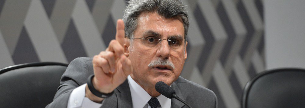 O senador Romero Jucá (PMDB-RR), que se notabilizou por defender um golpe parlamentar contra a presidente deposta Dilma Rousseff para "estancar a sangria", teve um inquérito arquivado nesta segunda-feira 5 pelo Supremo Tribunal Federal; a pedido da PGR, o inquérito foi arquivado por prescrição, depois de 14 anos em tramitação no STF; o parlamentar era investigado por supostos desvios de dinheiro para a cidade de Cantá, em Roraima; Jucá era acusado de peculato, crime definido assim no Código Penal; a pena seria de dois a 12 anos de prisão; Jucá chegou a dizer que o golpe contra Dilma era "com Supremo, com tudo" (Foto: Leonardo Lucena) O senador Romero Jucá (PMDB-RR), que se notabilizou por defender um golpe parlamentar contra a presidente deposta Dilma Rousseff para "estancar a sangria", teve um inquérito arquivado nesta segunda-feira 5 pelo Supremo Tribunal Federal; a pedido da PGR, o inquérito foi arquivado por prescrição, depois de 14 anos em tramitação no STF; o parlamentar era investigado por supostos desvios de dinheiro para a cidade de Cantá, em Roraima; Jucá era acusado de peculato, crime definido assim no Código Penal; a pena seria de dois a 12 anos de prisão; Jucá chegou a dizer que o golpe contra Dilma era "com Supremo, com tudo"