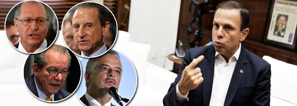 Depois de se lançar à presidência da República e afundar na farinata, o prefeito de São Paulo, João Doria, deve ser derrotado em sua mais nova pretensão política: a de ser governador paulista; isso porque sua candidatura enfrenta resistência em todos os setores do PSDB; de um lado, o governador Geraldo Alckmin defende uma aliança em torno do vice Márcio França, do PSB, para fortalecer sua candidatura presidencial; de outro, José Aníbal tem o apoio dos serristas e defende prévias apenas em maio – o que obrigaria Doria a disputá-las fora do cargo; se isso não bastasse, as primeiras pesquisas apontam Doria atrás de Paulo Skaf, do MDB, o que inviabiliza qualquer aliança (Foto: Leonardo Attuch) Depois de se lançar à presidência da República e afundar na farinata, o prefeito de São Paulo, João Doria, deve ser derrotado em sua mais nova pretensão política: a de ser governador paulista; isso porque sua candidatura enfrenta resistência em todos os setores do PSDB; de um lado, o governador Geraldo Alckmin defende uma aliança em torno do vice Márcio França, do PSB, para fortalecer sua candidatura presidencial; de outro, José Aníbal tem o apoio dos serristas e defende prévias apenas em maio – o que obrigaria Doria a disputá-las fora do cargo; se isso não bastasse, as primeiras pesquisas apontam Doria atrás de Paulo Skaf, do MDB, o que inviabiliza qualquer aliança