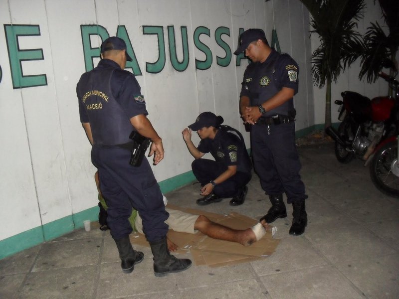 Durante reunião na Defensoria Pública sobre os homicídios de pessoas em situação de rua, em Maceió, a Delegacia de Homicídios da Capital disse que os crimes estão relacionados ao tráfico de drogas; foram registrados 24 assassinatos; mas, desse total, 17 vítimas estavam efetivamente em situação de rua; oito inquéritos já foram concluídos e os autores identificados (Foto: Voney Malta) Durante reunião na Defensoria Pública sobre os homicídios de pessoas em situação de rua, em Maceió, a Delegacia de Homicídios da Capital disse que os crimes estão relacionados ao tráfico de drogas; foram registrados 24 assassinatos; mas, desse total, 17 vítimas estavam efetivamente em situação de rua; oito inquéritos já foram concluídos e os autores identificados