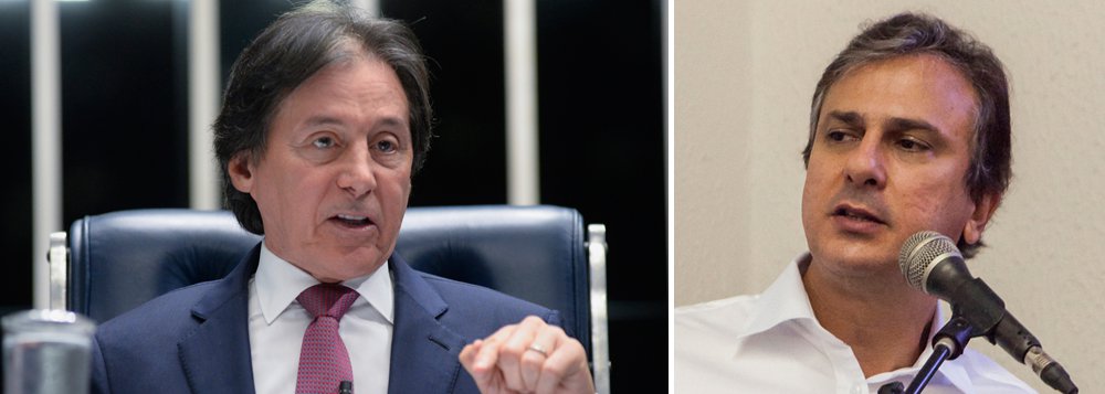 A “parceria institucional” entre o governador Camilo Santana (PT) e o presidente do Senado, Eunício Oliveira (MDB), fez com que o MDB do Ceará revisse seu papel de oposição ao governo petista. De acordo com o presidente estadual da legenda, “o ímpeto da oposição arrefeceu” e há a expectativa de uma aliança para as eleições deste ano. “A bancada está em espera de definição dessas conversações que estão ocorrendo entre o senador Eunício e o governador Camilo, e que há uma expectativa, pelo menos a imprensa tem cogitado muito isso, de uma possível aliança que essa parceria institucional possa vir a se transformar”, disse, ao jornal O Povo (Foto: Rodrigo Rocha) A “parceria institucional” entre o governador Camilo Santana (PT) e o presidente do Senado, Eunício Oliveira (MDB), fez com que o MDB do Ceará revisse seu papel de oposição ao governo petista. De acordo com o presidente estadual da legenda, “o ímpeto da oposição arrefeceu” e há a expectativa de uma aliança para as eleições deste ano. “A bancada está em espera de definição dessas conversações que estão ocorrendo entre o senador Eunício e o governador Camilo, e que há uma expectativa, pelo menos a imprensa tem cogitado muito isso, de uma possível aliança que essa parceria institucional possa vir a se transformar”, disse, ao jornal O Povo