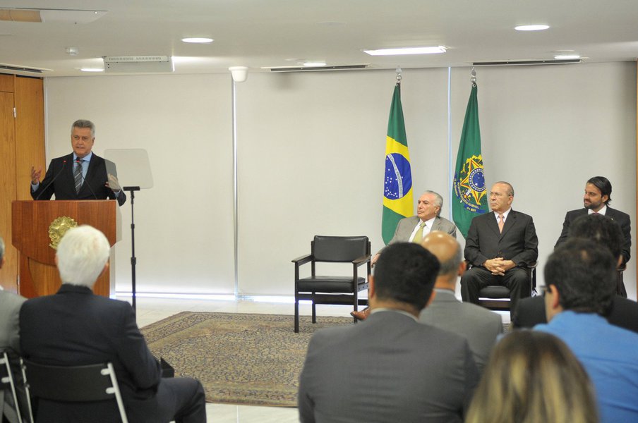 O termo de cooperação foi assinado na manhã desta segunda-feira (22) e prevê investimentos de R$ 330 milhões no metrô de Brasília; o projeto prevê a modernização da linha 1 da capital federal, além de outras obras de infraestruturas de transporte em Brasília (Foto: Charles Nisz) O termo de cooperação foi assinado na manhã desta segunda-feira (22) e prevê investimentos de R$ 330 milhões no metrô de Brasília; o projeto prevê a modernização da linha 1 da capital federal, além de outras obras de infraestruturas de transporte em Brasília