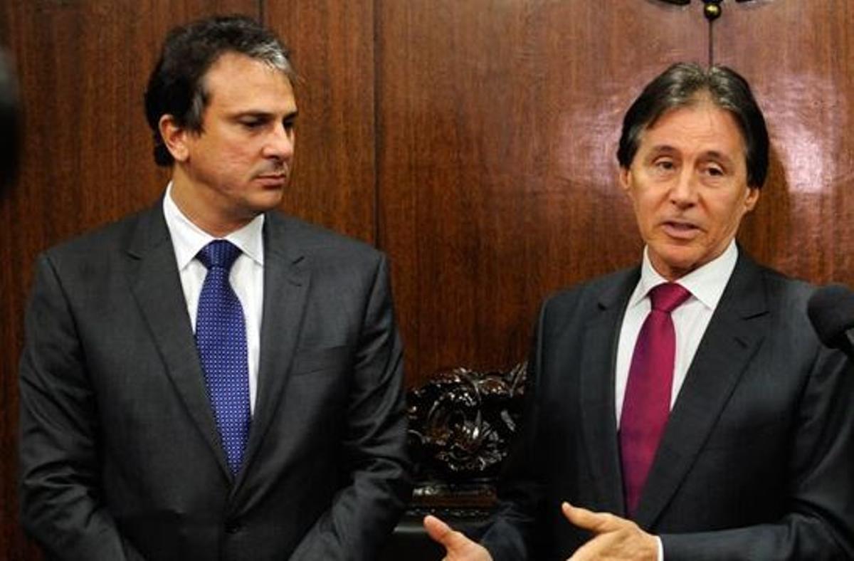 A direção do PT deverá fazer uma reunião no dia 23 para dar início às negociações para a eleição deste ano nos Estados. Segundo a coluna Painel, a direção definiu que os cinco governadores do partido terão total liberdade para fechar alianças; "No Ceará, por exemplo, a articulação é pela presença do presidente do Senado, Eunício Oliveira (MDB), na chapa do governador Camilo Santana. Nas unidades que o PT não governa, a direção nacional vai querer avalizar os acordos", diz a coluna (Foto: Aquiles Lins) A direção do PT deverá fazer uma reunião no dia 23 para dar início às negociações para a eleição deste ano nos Estados. Segundo a coluna Painel, a direção definiu que os cinco governadores do partido terão total liberdade para fechar alianças; "No Ceará, por exemplo, a articulação é pela presença do presidente do Senado, Eunício Oliveira (MDB), na chapa do governador Camilo Santana. Nas unidades que o PT não governa, a direção nacional vai querer avalizar os acordos", diz a coluna