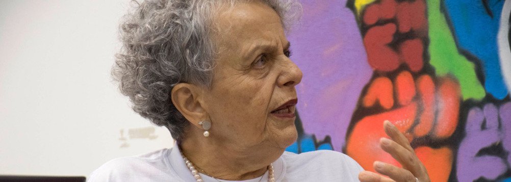 A ex-ministra da Secretaria de Políticas para as Mulheres Eleonora Menucucci mandou um recado "aos misóginos e machistas Merval Pereira, Cláudio Humberto, Reinaldo Azevedo, Alexandre Schwartsmann, Diogo Mainardi e Mário Sabino (Os Antagonistas) e até à equivocada Eliane Catanhêde": "Manifesto meu veemente repúdio a violência misógina que a Senadora e Presidenta do PT, Gleisi Hoffmman vem reiteradamente sofrendo da mídia golpista e de parte do judiciário; "Essa é a Gleisi, mulher guerreira, destemida, séria e ética Ocupando cada dia mais o lugar da fala" (Foto: Leonardo Lucena) A ex-ministra da Secretaria de Políticas para as Mulheres Eleonora Menucucci mandou um recado "aos misóginos e machistas Merval Pereira, Cláudio Humberto, Reinaldo Azevedo, Alexandre Schwartsmann, Diogo Mainardi e Mário Sabino (Os Antagonistas) e até à equivocada Eliane Catanhêde": "Manifesto meu veemente repúdio a violência misógina que a Senadora e Presidenta do PT, Gleisi Hoffmman vem reiteradamente sofrendo da mídia golpista e de parte do judiciário; "Essa é a Gleisi, mulher guerreira, destemida, séria e ética Ocupando cada dia mais o lugar da fala"