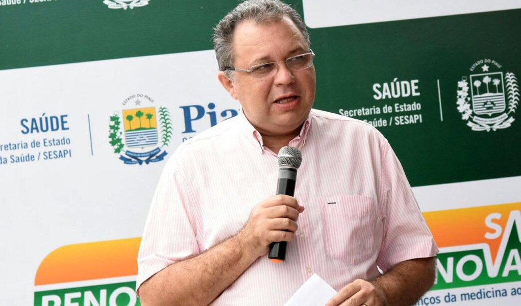O secretário de Estado da Saúde, Florentino Neto e a vice-governadora, Margarete Coelho anunciam investimentos na ordem de R$ 926 mil para a aquisição de equipamentos para o Hospital Regional de Corrente, João Pacheco Cavalcante; oriundos de emendas parlamentares da senadora Regina Sousa, do deputado federal Assis Carvalho e do Ministério da Saúde, os recursos serão viabilizados através do programa Renova Saúde (Foto: Charles Nisz) O secretário de Estado da Saúde, Florentino Neto e a vice-governadora, Margarete Coelho anunciam investimentos na ordem de R$ 926 mil para a aquisição de equipamentos para o Hospital Regional de Corrente, João Pacheco Cavalcante; oriundos de emendas parlamentares da senadora Regina Sousa, do deputado federal Assis Carvalho e do Ministério da Saúde, os recursos serão viabilizados através do programa Renova Saúde