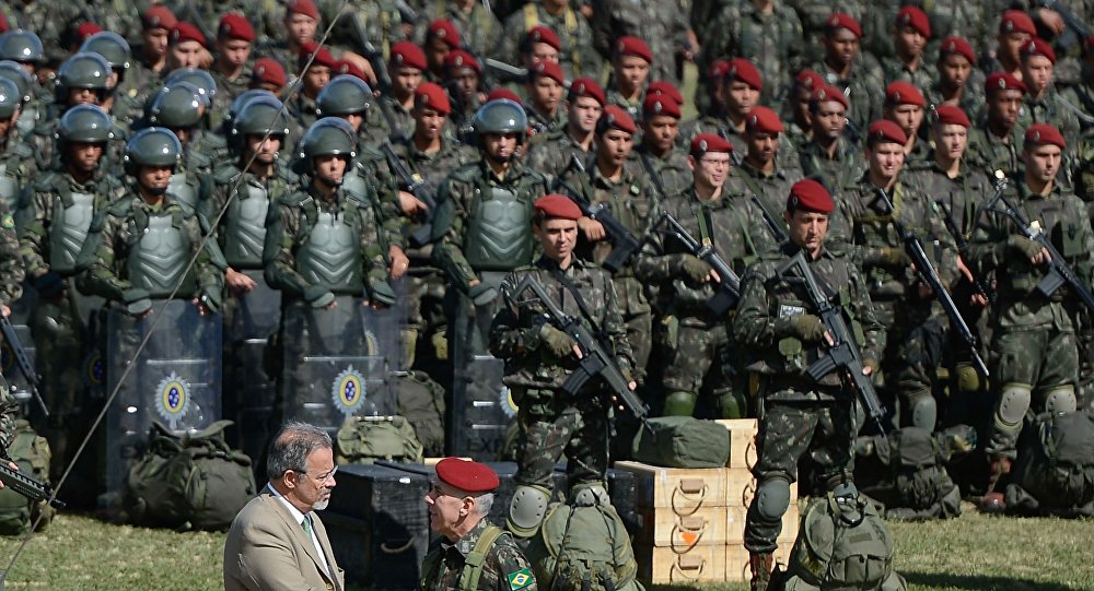 O ministro da Defesa, Raul Jungmann, anunciou envio de tropas ao Rio Grande do Norte, nesta sexta-feira, além da continuidade da presença do Exército brasileiro em ações no Rio de Janeiro; o anúncio aponta o envio de 2 mil militares das Forças Armadas para o Estado do nordeste; o Rio Grande do Norte já conta com o patrulhamento e segurança da Força Nacional de Segurança Pública (Foto: Romulo Faro) O ministro da Defesa, Raul Jungmann, anunciou envio de tropas ao Rio Grande do Norte, nesta sexta-feira, além da continuidade da presença do Exército brasileiro em ações no Rio de Janeiro; o anúncio aponta o envio de 2 mil militares das Forças Armadas para o Estado do nordeste; o Rio Grande do Norte já conta com o patrulhamento e segurança da Força Nacional de Segurança Pública