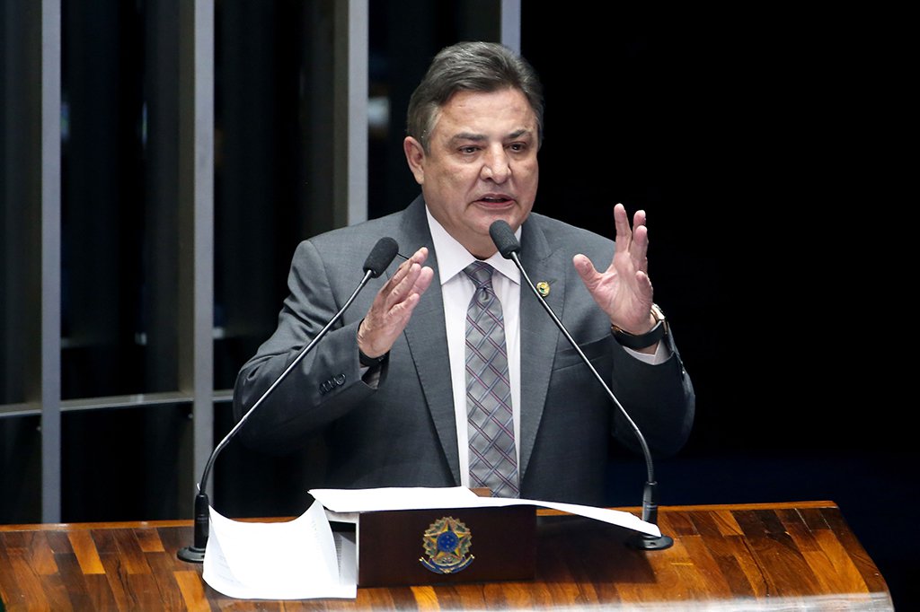 Brasília - Senador Zezé Perrella fala durante o quinto dia de julgamento final do processo de impeachment da presidenta afastada, Dilma Rousseff, no Senado.(Wilson Dias/Agência Brasil) (Foto: Leonardo Lucena) Brasília - Senador Zezé Perrella fala durante o quinto dia de julgamento final do processo de impeachment da presidenta afastada, Dilma Rousseff, no Senado.(Wilson Dias/Agência Brasil)