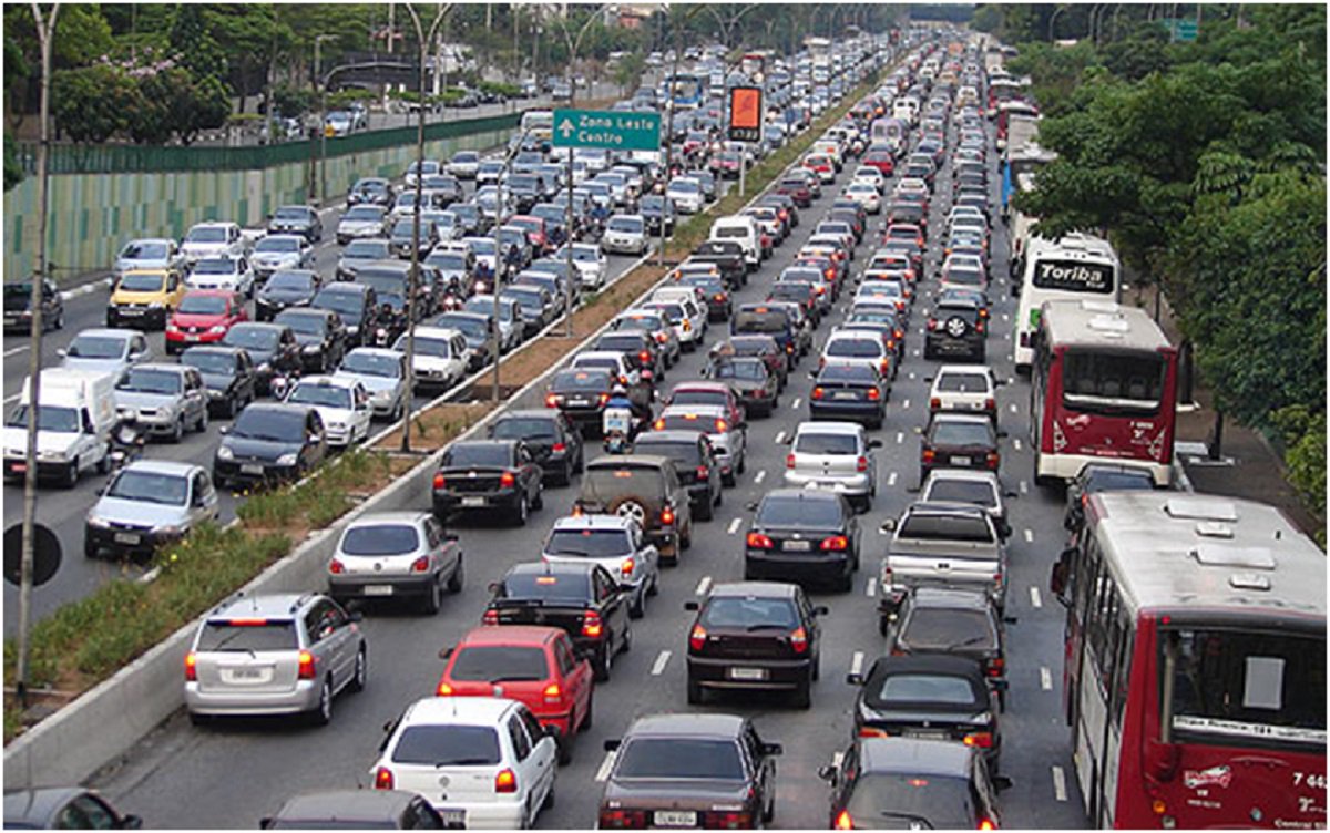 A mudança na cobrança do seguro por Danos Pessoais causados por Veículos Automotores de via Terrestre (DPVAT) está causando polêmica. Segundo o Detran-Ce, a Seguradora Líder é a responsável pela Administração do DPVAT em todo o território nacional. O pagamento deve ser feito até amanhã (31). O Detran esclarece ainda que cabe ao órgão a checagem do pagamento do Seguro Obrigatório (DPVAT) quando do licenciamento do veículo (Foto: Fatima 247) A mudança na cobrança do seguro por Danos Pessoais causados por Veículos Automotores de via Terrestre (DPVAT) está causando polêmica. Segundo o Detran-Ce, a Seguradora Líder é a responsável pela Administração do DPVAT em todo o território nacional. O pagamento deve ser feito até amanhã (31). O Detran esclarece ainda que cabe ao órgão a checagem do pagamento do Seguro Obrigatório (DPVAT) quando do licenciamento do veículo