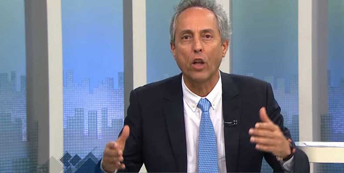 O jornalista Bob Fernandes, em seu comentário político no Jornal da Gazeta da noite de segunda-feira (5), destrinchou de maneira didática a cronologia dos eventos ocorridos após a condenação do ex-presidente Lula pelo TRF-4; em poucos minutos, Bob Fernandes relacionou eventos que vão desde a reanimação da candidatura de Huck, passando pela tardia exposição dos privilégios dos juízes até o arquivamento de investigações contra Serra e Romero Jucá (Foto: Charles Nisz) O jornalista Bob Fernandes, em seu comentário político no Jornal da Gazeta da noite de segunda-feira (5), destrinchou de maneira didática a cronologia dos eventos ocorridos após a condenação do ex-presidente Lula pelo TRF-4; em poucos minutos, Bob Fernandes relacionou eventos que vão desde a reanimação da candidatura de Huck, passando pela tardia exposição dos privilégios dos juízes até o arquivamento de investigações contra Serra e Romero Jucá