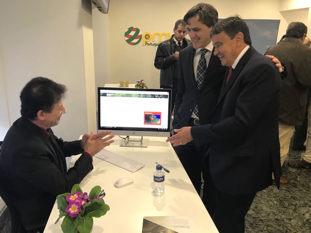O governador Wellington Dias assinou, nesta quinta-feira (22), um protocolo de cooperação técnica e participou da inauguração da sede da Associação Portugal Mata Viva, que adotará o mesmo modelo de sistema operacional e a plataforma de vendas dos ativos ambientais que será executado no Piauí, através do meio Ativo Verde Piauí (Foto: Romulo Faro) O governador Wellington Dias assinou, nesta quinta-feira (22), um protocolo de cooperação técnica e participou da inauguração da sede da Associação Portugal Mata Viva, que adotará o mesmo modelo de sistema operacional e a plataforma de vendas dos ativos ambientais que será executado no Piauí, através do meio Ativo Verde Piauí