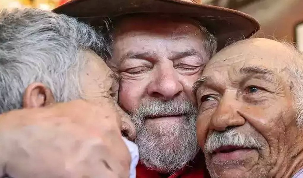 O Partido dos trabalhadores no Piauí irá lançar, amanhã (11), às 19h, o Comitê Estadual em Defesa da Democracia e de Lula, que acontece no Cine Teatro da Assembleia Legislativa; além, do governador Wellington Dias, estão confirmadas as presenças da bancada estadual do PT Piauí, parlamentares de outros partidos políticos aliados, bem como líderes de movimentos sociais e sindicais (Foto: Charles Nisz) O Partido dos trabalhadores no Piauí irá lançar, amanhã (11), às 19h, o Comitê Estadual em Defesa da Democracia e de Lula, que acontece no Cine Teatro da Assembleia Legislativa; além, do governador Wellington Dias, estão confirmadas as presenças da bancada estadual do PT Piauí, parlamentares de outros partidos políticos aliados, bem como líderes de movimentos sociais e sindicais