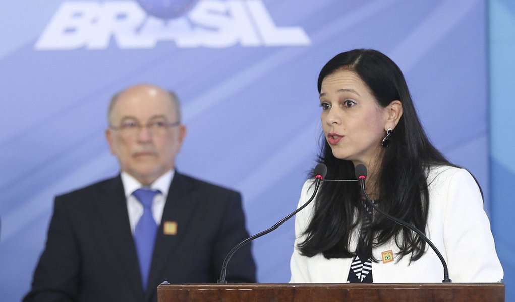Brasília - O presidente Michel Temer dá posse a Grace Mendonça como ministra-chefe da Advocacia-Geral da União (AGU), em cerimônia no Palácio do Planalto (Antonio Cruz/Agência Brasil) (Foto: Gisele Federicce) Brasília - O presidente Michel Temer dá posse a Grace Mendonça como ministra-chefe da Advocacia-Geral da União (AGU), em cerimônia no Palácio do Planalto (Antonio Cruz/Agência Brasil)