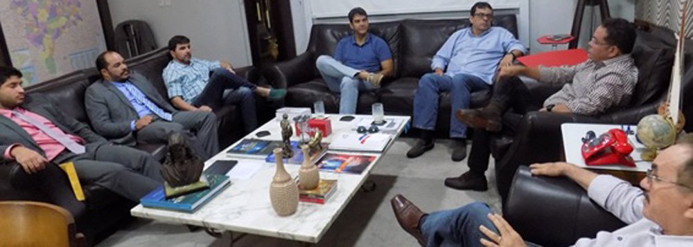 Diante da enorme rejeição de Roseana Sarney – escolhida pela oligarquia para confrontar Flávio Dino em 2018 – o clã dos Sarney tem tentado emplacar alguém que consiga se vender como terceira via e diminua o percentual de votos do atual governador, na casa dos 60%; no entanto, Maura Jorge, Roberto Rocha, Ricardo Murad e Eduardo Braide apareceram timidamente nas pesquisas (Foto: Voney Malta) Diante da enorme rejeição de Roseana Sarney – escolhida pela oligarquia para confrontar Flávio Dino em 2018 – o clã dos Sarney tem tentado emplacar alguém que consiga se vender como terceira via e diminua o percentual de votos do atual governador, na casa dos 60%; no entanto, Maura Jorge, Roberto Rocha, Ricardo Murad e Eduardo Braide apareceram timidamente nas pesquisas