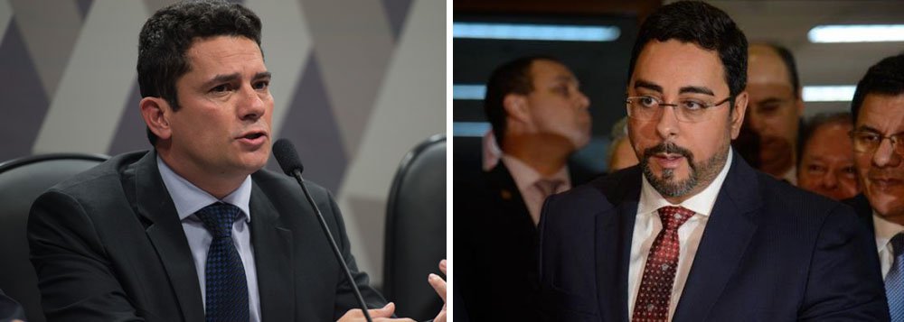Para Ranier Bragon, "soa estarrecedor que alguns" dos condutores da Lava Jato, como Sergio Moro e Sergio Bretas, "se escondam atrás de respostas escapistas para justificar o injustificável"; "Se usarem o mesmo rigor destinado a seus alvos, os líderes da Lava Jato devem não só abrir mão do auxílio, mas devolver aos cofres públicos tudo que receberam desde 2014, acrescido de um necessário mea-culpa", defende (Foto: Gisele Federicce) Para Ranier Bragon, "soa estarrecedor que alguns" dos condutores da Lava Jato, como Sergio Moro e Sergio Bretas, "se escondam atrás de respostas escapistas para justificar o injustificável"; "Se usarem o mesmo rigor destinado a seus alvos, os líderes da Lava Jato devem não só abrir mão do auxílio, mas devolver aos cofres públicos tudo que receberam desde 2014, acrescido de um necessário mea-culpa", defende