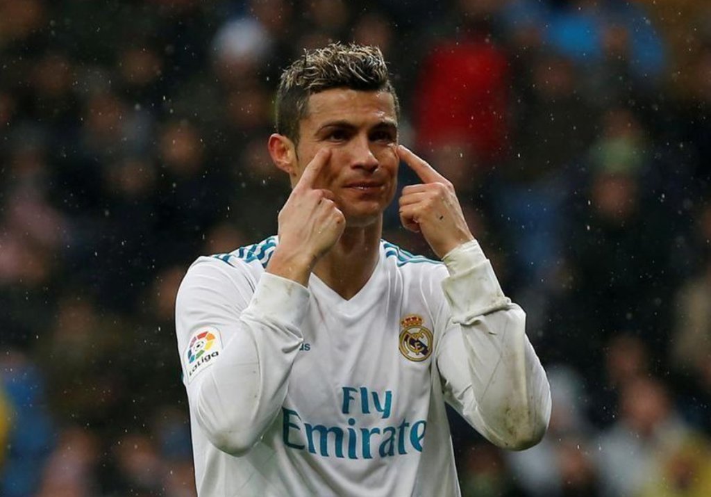 "esse é o clube dele e onde ele precisa estar", disse o técnico do Real Madrid, Zinedine Zidane; o jogador. de 32 anos, renovou seu contrato com o Real em novembro de 2016 até junho de 2021, mas está cobrando um novo acordo para elevar seu salário para o mesmo nível de Lionel Messi e Neymar, os jogadores mais bem pagos do mundo, de acordo com reportagens (Foto: Leonardo Lucena) "esse é o clube dele e onde ele precisa estar", disse o técnico do Real Madrid, Zinedine Zidane; o jogador. de 32 anos, renovou seu contrato com o Real em novembro de 2016 até junho de 2021, mas está cobrando um novo acordo para elevar seu salário para o mesmo nível de Lionel Messi e Neymar, os jogadores mais bem pagos do mundo, de acordo com reportagens