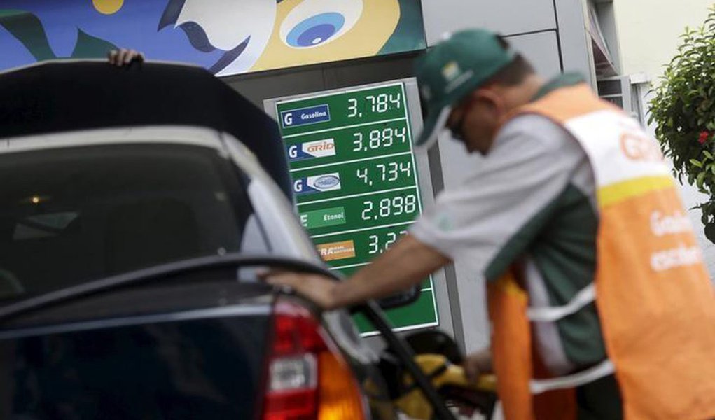 Petrobras elevará os preços do diesel nas refinarias em 0,7% em 12 de janeiro; já a gasolina deverá subir 1,4%, na sua terceira alta consecutiva; reajustes fazem parte da nova sistemática de formação de preços da estatal, em vigor desde julho de 2017, que prevê alterações quase que diárias nas cotações dos combustíveis (Foto: Paulo Emílio) Petrobras elevará os preços do diesel nas refinarias em 0,7% em 12 de janeiro; já a gasolina deverá subir 1,4%, na sua terceira alta consecutiva; reajustes fazem parte da nova sistemática de formação de preços da estatal, em vigor desde julho de 2017, que prevê alterações quase que diárias nas cotações dos combustíveis