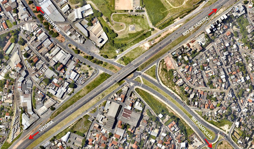 A partir de março, os caminhões não trafegarão no Anel Rodoviário de Belo Horizonte em horários determinados para evitar acidentes causados pelos veículos pesados, segundo o prefeito Alexandre Kalil (PHS); todos os dias, circulam cerca de 160 mil veículos por alguns trechos do Anel e muitos trechos da via estão em zona urbana, havendo problemas com o tráfego de caminhões na região; “Os planos estão sendo desenvolvidos, e já asseguramos a proibição do tráfego pesado até no máximo a partir de março deste ano”, disse Kalil (Foto: Charles Nisz) A partir de março, os caminhões não trafegarão no Anel Rodoviário de Belo Horizonte em horários determinados para evitar acidentes causados pelos veículos pesados, segundo o prefeito Alexandre Kalil (PHS); todos os dias, circulam cerca de 160 mil veículos por alguns trechos do Anel e muitos trechos da via estão em zona urbana, havendo problemas com o tráfego de caminhões na região; “Os planos estão sendo desenvolvidos, e já asseguramos a proibição do tráfego pesado até no máximo a partir de março deste ano”, disse Kalil