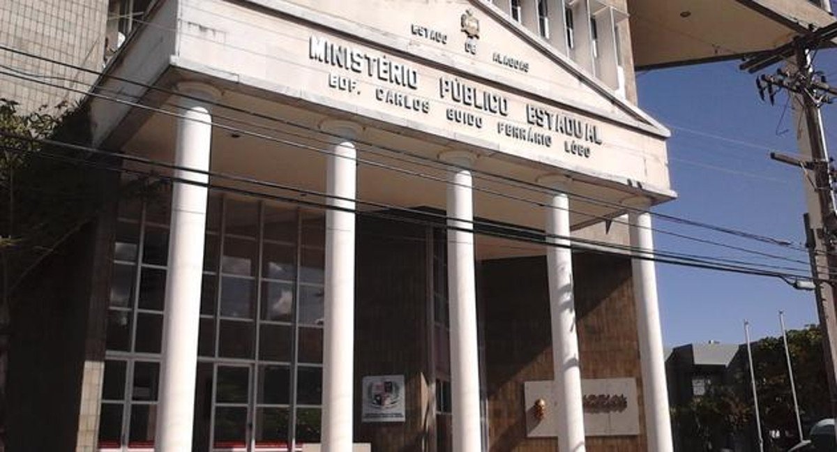 O Ministério Público Estadual (MPE) abriu investigação sobre a suposta ocorrência de servidores "fantasmas" na Câmara de Vereadores da cidade, bem como lotação irregular de funcionários na Casa Legislativa; segundo o MPE, o número de servidores da Câmara, informado em uma dessas planilhas, não condiz com a realidade, ou seja, é muito superior ao observado nos departamentos da Câmara diariamente (Foto: Charles Nisz) O Ministério Público Estadual (MPE) abriu investigação sobre a suposta ocorrência de servidores "fantasmas" na Câmara de Vereadores da cidade, bem como lotação irregular de funcionários na Casa Legislativa; segundo o MPE, o número de servidores da Câmara, informado em uma dessas planilhas, não condiz com a realidade, ou seja, é muito superior ao observado nos departamentos da Câmara diariamente