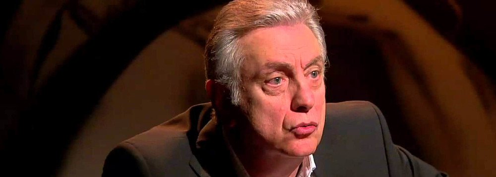 O desembargador aposentado Wálter Maierovitch, que há muitos anos se dedica ao estudo da ação de organizações criminosas, disse haver há relatos de que o PCC patrocina eventos de igrejas na periferia de São Paulo; afirma que facções criminosas têm interesse em se infiltrar no poder político para costurar acordos que reduzam a repressão policial; segundo ele, um acordo desse tipo já vigora na periferia de São Paulo; "A polícia não vai à periferia, onde o PCC atua livre, leve e solto" (Foto: Leonardo Lucena) O desembargador aposentado Wálter Maierovitch, que há muitos anos se dedica ao estudo da ação de organizações criminosas, disse haver há relatos de que o PCC patrocina eventos de igrejas na periferia de São Paulo; afirma que facções criminosas têm interesse em se infiltrar no poder político para costurar acordos que reduzam a repressão policial; segundo ele, um acordo desse tipo já vigora na periferia de São Paulo; "A polícia não vai à periferia, onde o PCC atua livre, leve e solto"