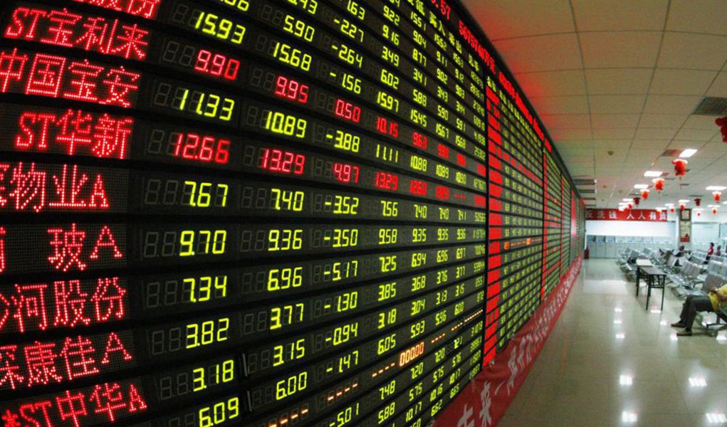 China vai manter sua meta de crescimento econômico "em torno de 6,5 por cento" para 2018, inalterada em relação ao ano passado, disseram fontes à Reuters, conforme busca equilibrar os esforços para reduzir os riscos da dívida enquanto mantém estável a segunda maior economia do mundo; meta proposta, a ser apresentada na reunião anual do Parlamento em março, foi aprovada pelos principais líderes na Conferência Central de Trabalho Econômico em 18 a 20 de dezembro, de acordo com quatro fontes com conhecimento do encontro (Foto: Aquiles Lins) China vai manter sua meta de crescimento econômico "em torno de 6,5 por cento" para 2018, inalterada em relação ao ano passado, disseram fontes à Reuters, conforme busca equilibrar os esforços para reduzir os riscos da dívida enquanto mantém estável a segunda maior economia do mundo; meta proposta, a ser apresentada na reunião anual do Parlamento em março, foi aprovada pelos principais líderes na Conferência Central de Trabalho Econômico em 18 a 20 de dezembro, de acordo com quatro fontes com conhecimento do encontro