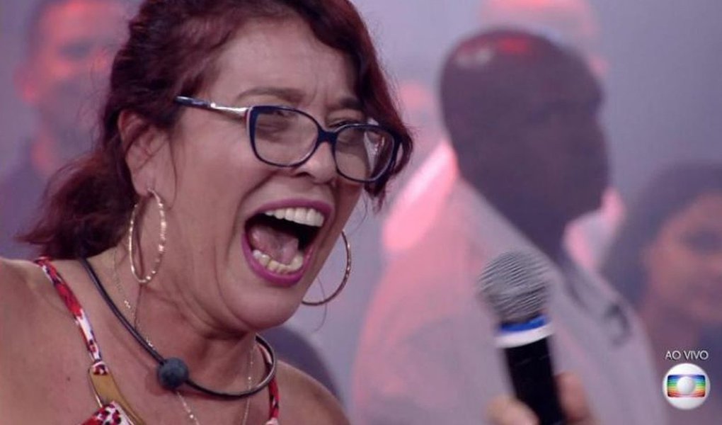 A cientista política e militante de esquerda Mara Telles foi eliminada no primeiro paredão do Big Brother Brasil 2018; professora de Pós-Graduação em Ciência Política da UFMG, Mara gritou um "Fora Temer", ao se despedir do programa; assista (Foto: Aquiles Lins) A cientista política e militante de esquerda Mara Telles foi eliminada no primeiro paredão do Big Brother Brasil 2018; professora de Pós-Graduação em Ciência Política da UFMG, Mara gritou um "Fora Temer", ao se despedir do programa; assista