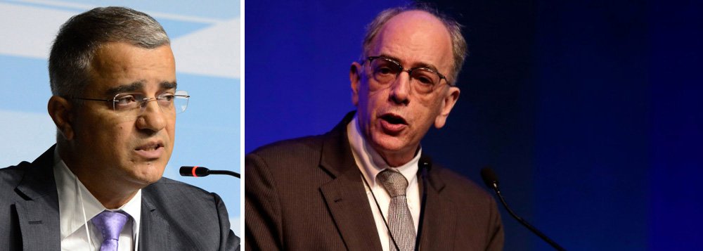 O jornalista Kennedy Alencar cobrou mais transparência sobre o pagamento de R$ 10 bilhões da Petrobras a investidores americanos por supostas perdas com revelações de corrupção da estatal; "Os brasileiros têm o direito de saber qual foi exatamente o tamanho das perdas dos investidores americanos. O mercado de ações é sujeito a chuvas e trovoadas. O risco faz parte. Quem investiu não sabia disso?", questiona; "E as empresas de auditoria, inclusive americanas, que deram aval aos negócios e diziam que estava tudo bem? Serão responsabilizadas? Se sim, em qual medida? Ou a Petrobras vai pagar essa conta sozinha?", questiona (Foto: Aquiles Lins) O jornalista Kennedy Alencar cobrou mais transparência sobre o pagamento de R$ 10 bilhões da Petrobras a investidores americanos por supostas perdas com revelações de corrupção da estatal; "Os brasileiros têm o direito de saber qual foi exatamente o tamanho das perdas dos investidores americanos. O mercado de ações é sujeito a chuvas e trovoadas. O risco faz parte. Quem investiu não sabia disso?", questiona; "E as empresas de auditoria, inclusive americanas, que deram aval aos negócios e diziam que estava tudo bem? Serão responsabilizadas? Se sim, em qual medida? Ou a Petrobras vai pagar essa conta sozinha?", questiona