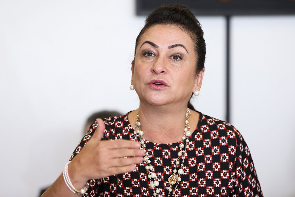 Brasília - Senadores se reúnem com a relatora da Comissão Especial do Senado que analisa projetos relativos aos supersalários na administração pública, a Senadora Kátia Abreu. (Marcelo Camargo/Agência Brasil) (Foto: Leonardo Lucena) Brasília - Senadores se reúnem com a relatora da Comissão Especial do Senado que analisa projetos relativos aos supersalários na administração pública, a Senadora Kátia Abreu. (Marcelo Camargo/Agência Brasil)