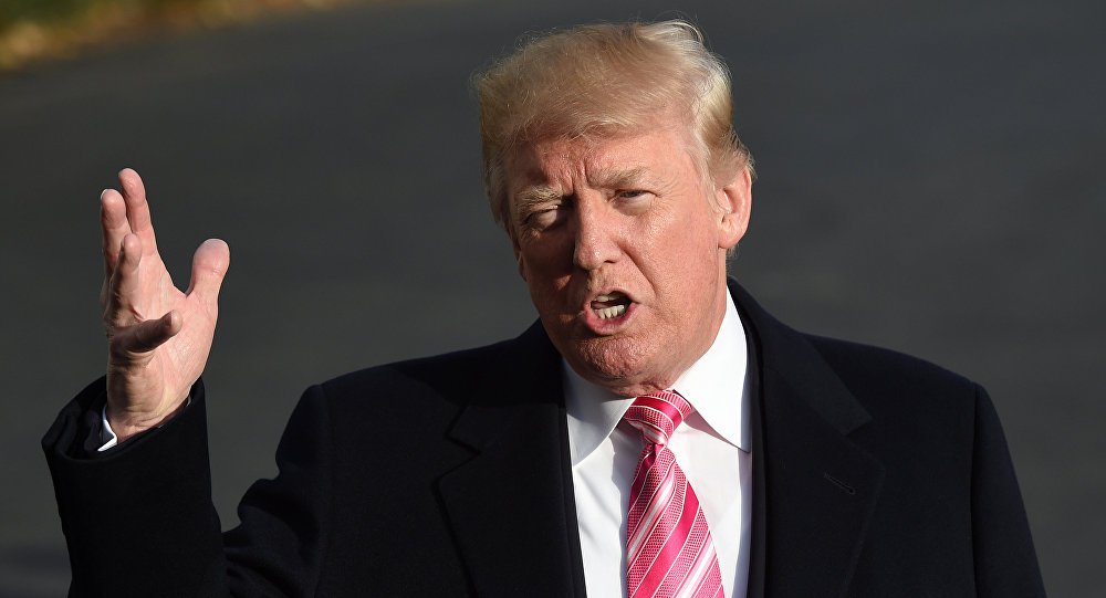 O presidente norte-americano, Donald Trump, ao assinar em dezembro de 2017 a lei da defesa nacional, aprovou o desenvolvimento de um míssil que viola as disposições do Tratado de Forças Nucleares de Alcance Intermediário, escreve a revista Time; o orçamento do projeto do míssil de cruzeiro móvel de posicionamento terrestre constitui 25 milhões de dólares; nova elaboração seria a resposta à instalação pela Rússia dos seus próprios mísseis, que alegadamente "contradizem" o tratado (Foto: Aquiles Lins) O presidente norte-americano, Donald Trump, ao assinar em dezembro de 2017 a lei da defesa nacional, aprovou o desenvolvimento de um míssil que viola as disposições do Tratado de Forças Nucleares de Alcance Intermediário, escreve a revista Time; o orçamento do projeto do míssil de cruzeiro móvel de posicionamento terrestre constitui 25 milhões de dólares; nova elaboração seria a resposta à instalação pela Rússia dos seus próprios mísseis, que alegadamente "contradizem" o tratado