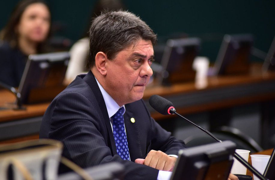 O deputado federal Wadih Damous (PT-RJ) criticou a homenagem que juiz federal Sergio Moro receberá em Nova York; (EUA); de acordo com o parlamentar, o magistrado "será homenageado de novo pelo sistema financeiro"; "Os bancos estão pagando a homenagem. Embora a adesão seja fraca é espantoso que um juiz aceite uma homenagem financiada por empresas privadas e depois se diga em guerra contra a corrupção. Já nem falo do auxílio moradia ilegal", disse o petista no Twitter (Foto: Leonardo Lucena) O deputado federal Wadih Damous (PT-RJ) criticou a homenagem que juiz federal Sergio Moro receberá em Nova York; (EUA); de acordo com o parlamentar, o magistrado "será homenageado de novo pelo sistema financeiro"; "Os bancos estão pagando a homenagem. Embora a adesão seja fraca é espantoso que um juiz aceite uma homenagem financiada por empresas privadas e depois se diga em guerra contra a corrupção. Já nem falo do auxílio moradia ilegal", disse o petista no Twitter
