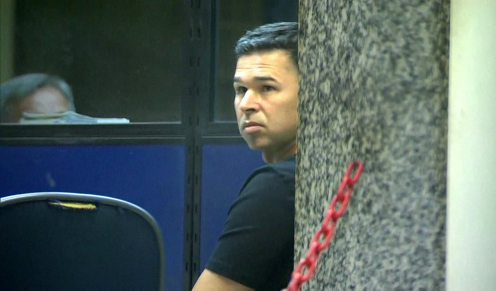 O motorista que invadiu o calçadão em Copacabana na noite desta quinta-feira (18), matando um bebê e ferindo outras 17 pessoas, contou em depoimento ao delegado Gabriel Ferrando, da 12a DP, em Copacabana, que o ataque epilético sofrido por ele causou um apagão; o motorista diz sofrer da doença desde os 12 anos e não lembra de ter omitido a doença ao Detran (Foto: Charles Nisz) O motorista que invadiu o calçadão em Copacabana na noite desta quinta-feira (18), matando um bebê e ferindo outras 17 pessoas, contou em depoimento ao delegado Gabriel Ferrando, da 12a DP, em Copacabana, que o ataque epilético sofrido por ele causou um apagão; o motorista diz sofrer da doença desde os 12 anos e não lembra de ter omitido a doença ao Detran