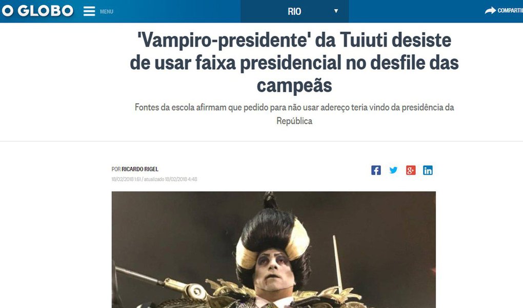 Reportagem do jornal O Globo deste domingo, 18, tenta camuflar a censura imposta à escola Paraíso do Tuiuti e diz que o historiador Leo Morais, que representa o "Vampirão", desistiu de desfilar com a faixa presidencial; no desfile, as arquibancadas foram tomadas por protestos contra a Globo, peça central no golpe de 2016, que pediu a volta das forças armadas no Rio de Janeiro (Foto: Aquiles Lins) Reportagem do jornal O Globo deste domingo, 18, tenta camuflar a censura imposta à escola Paraíso do Tuiuti e diz que o historiador Leo Morais, que representa o "Vampirão", desistiu de desfilar com a faixa presidencial; no desfile, as arquibancadas foram tomadas por protestos contra a Globo, peça central no golpe de 2016, que pediu a volta das forças armadas no Rio de Janeiro