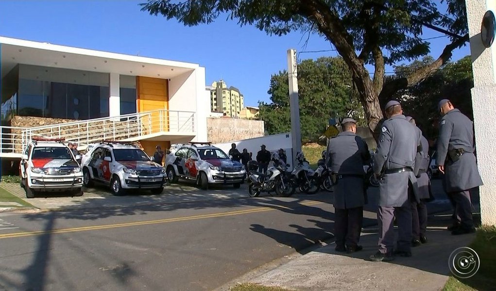 A Polícia Civil investiga pelo menos 42 mortes suspeitas de serem execuções cometidas por facções em "tribunais do crime" neste ano no estado de São Paulo; é o que aponta um levantamento feito pelo G1 a partir de reportagens publicadas no site sobre investigações, boletins de ocorrência, inquéritos e informações de policiais; de um modo geral, as vítimas são membros das quadrilhas ou de grupos rivais; ainda há moradores das comunidades dominadas pelo tráfico de drogas (Foto: Leonardo Lucena) A Polícia Civil investiga pelo menos 42 mortes suspeitas de serem execuções cometidas por facções em "tribunais do crime" neste ano no estado de São Paulo; é o que aponta um levantamento feito pelo G1 a partir de reportagens publicadas no site sobre investigações, boletins de ocorrência, inquéritos e informações de policiais; de um modo geral, as vítimas são membros das quadrilhas ou de grupos rivais; ainda há moradores das comunidades dominadas pelo tráfico de drogas
