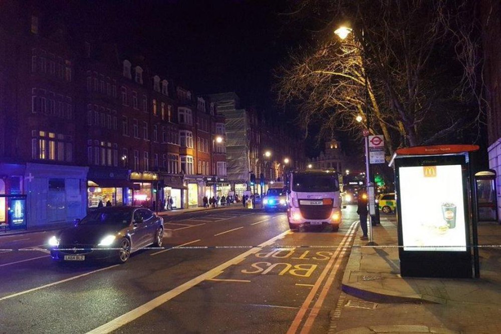 Polícia britânica disse que um pacote encontrado perto da estação ferroviária de Kings Cross, em Londres, que provocou uma alerta de segurança, foi considerado não suspeito; "pacote foi considerado não suspeito e barreiras estão sendo removidas agora", disse a polícia local no Twitter (Foto: Paulo Emílio) Polícia britânica disse que um pacote encontrado perto da estação ferroviária de Kings Cross, em Londres, que provocou uma alerta de segurança, foi considerado não suspeito; "pacote foi considerado não suspeito e barreiras estão sendo removidas agora", disse a polícia local no Twitter