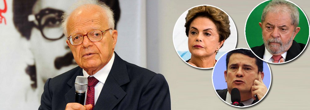 Interesses norte-americanos estão nos bastidores do movimento de ataque ao lulismo, que resultou na derrubada do governo Dilma Rousseff; é o que afirma o jurista Fábio Konder Comparato em entrevista à jornalista Eleonora De Lucena, do site Tutaméia; ele identifica na cobiça pelas reservas do pré-sal "fundamentais para a economia do Ocidente" um dos pontos centrais da investida estrangeira no país; para o jurista, o juiz Sergio Moro "é evidentemente pessoa de toda a confiança" dos Estados Unidos; assista à íntegra (Foto: Gisele Federicce) Interesses norte-americanos estão nos bastidores do movimento de ataque ao lulismo, que resultou na derrubada do governo Dilma Rousseff; é o que afirma o jurista Fábio Konder Comparato em entrevista à jornalista Eleonora De Lucena, do site Tutaméia; ele identifica na cobiça pelas reservas do pré-sal "fundamentais para a economia do Ocidente" um dos pontos centrais da investida estrangeira no país; para o jurista, o juiz Sergio Moro "é evidentemente pessoa de toda a confiança" dos Estados Unidos; assista à íntegra