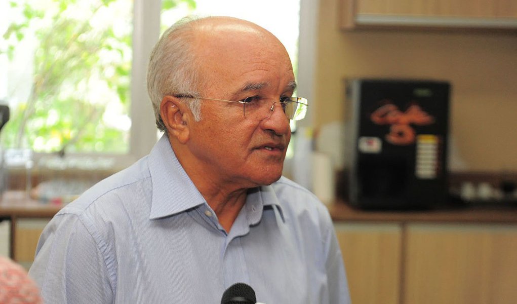 Ex-governador do Amazonas José Melo e quatro ex-secretários de governo estão presos na Superintendência da Polícia Federal do Amazonas, em Manaus; eles foram detidos novamente no final da tarde deste domingo (31); Melo foi cassado em maio do ano passado por compra de votos na eleição de 2014; na época, ele afirmou que considerava a decisão injusta e negou a prática de qualquer ato reprovável (Foto: Paulo Emílio) Ex-governador do Amazonas José Melo e quatro ex-secretários de governo estão presos na Superintendência da Polícia Federal do Amazonas, em Manaus; eles foram detidos novamente no final da tarde deste domingo (31); Melo foi cassado em maio do ano passado por compra de votos na eleição de 2014; na época, ele afirmou que considerava a decisão injusta e negou a prática de qualquer ato reprovável