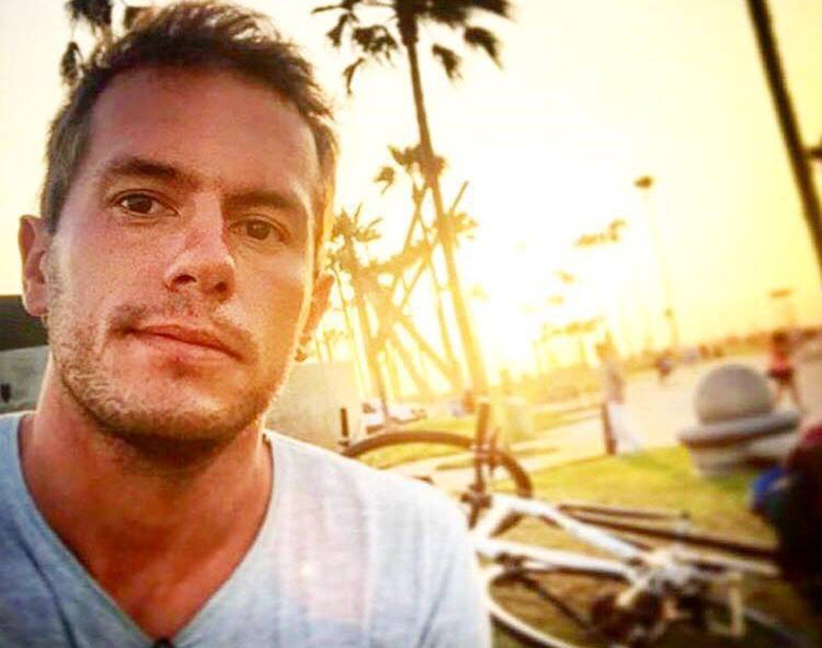 O brasileiro Jonatan Moisés Diniz, que foi preso na Venezuela sob acusação de participar de uma organização criminosa, afirmou nesta quarta-feira (10) que a "ideia" de ser preso foi "premeditada" para ser capturado pelo governo; "Não foi um ato de desespero. Enfrentei de cara pessoas poderosas daquele país, relacionadas pelo regime. Fui justamente porque eu queria ir à cadeia, justamente para conseguir a repercussão. Eu indo para a cadeia aconteceu exatamente o que estava nos meus planos", afirmou Diniz (Foto: Romulo Faro) O brasileiro Jonatan Moisés Diniz, que foi preso na Venezuela sob acusação de participar de uma organização criminosa, afirmou nesta quarta-feira (10) que a "ideia" de ser preso foi "premeditada" para ser capturado pelo governo; "Não foi um ato de desespero. Enfrentei de cara pessoas poderosas daquele país, relacionadas pelo regime. Fui justamente porque eu queria ir à cadeia, justamente para conseguir a repercussão. Eu indo para a cadeia aconteceu exatamente o que estava nos meus planos", afirmou Diniz