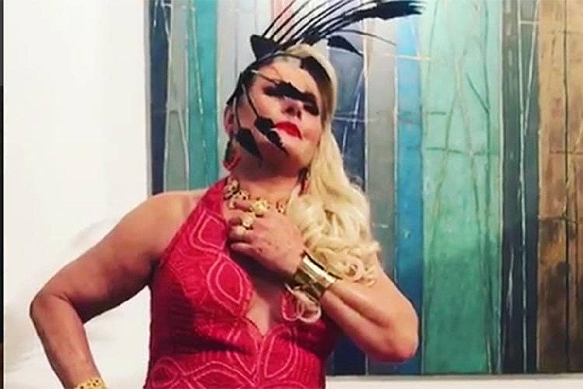 Em entrevista ao apresentador Amaury Júnior, no Band Folia, em pleno Carnaval, a atriz Vera Fischer se pronunciou a respeito da estratégia que usava para lidar com tentativas de assédio sexual que sofria em seu passado na TV; "Sempre soube dar uma ‘fugidinha’ e dar uma explicação que as pessoas ficavam: ‘Ah, não, então não. Não é bom isso que você tá falando’. Uma doença ginecológica, coisas assim", disse Vera (Foto: Charles Nisz) Em entrevista ao apresentador Amaury Júnior, no Band Folia, em pleno Carnaval, a atriz Vera Fischer se pronunciou a respeito da estratégia que usava para lidar com tentativas de assédio sexual que sofria em seu passado na TV; "Sempre soube dar uma ‘fugidinha’ e dar uma explicação que as pessoas ficavam: ‘Ah, não, então não. Não é bom isso que você tá falando’. Uma doença ginecológica, coisas assim", disse Vera