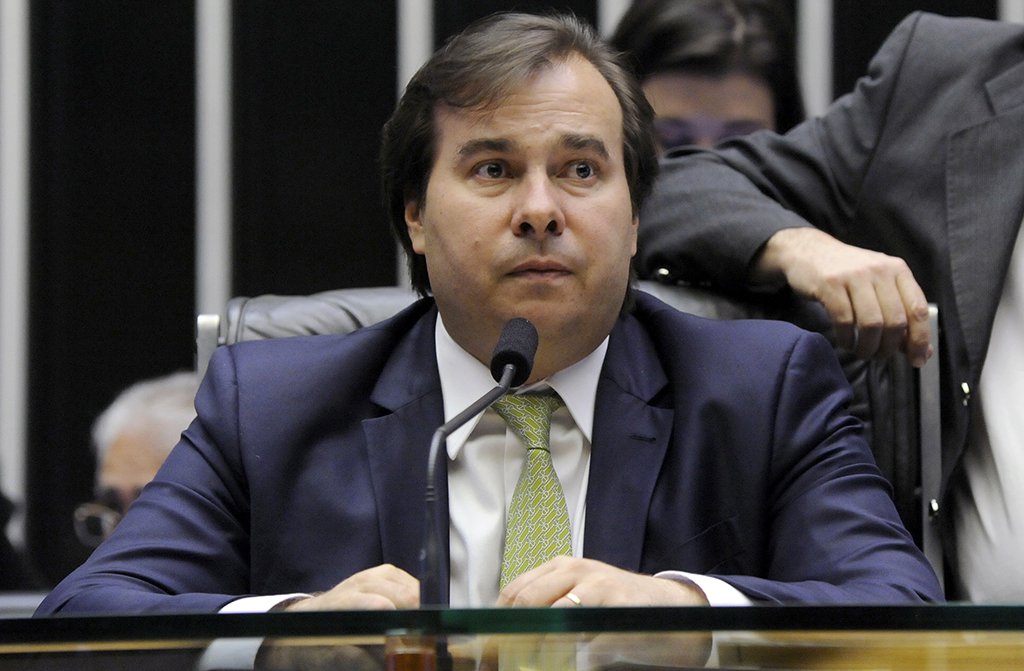 O presidente da Câmara dos Deputados, Rodrigo Maia (DEM-RJ), disse concordar com o relator da reforma da Previdência, Arthur Maia (PPS-BA), segundo o qual a proposta precisa ser apreciada em fevereiro e que o adiamento do prazo pode acabar com a expectativa de aprovação do texto ainda neste ano; “Se a gente ampliar prazo, não vota nada. Então, o prazo é fevereiro, e ponto final" (Foto: Leonardo Lucena) O presidente da Câmara dos Deputados, Rodrigo Maia (DEM-RJ), disse concordar com o relator da reforma da Previdência, Arthur Maia (PPS-BA), segundo o qual a proposta precisa ser apreciada em fevereiro e que o adiamento do prazo pode acabar com a expectativa de aprovação do texto ainda neste ano; “Se a gente ampliar prazo, não vota nada. Então, o prazo é fevereiro, e ponto final"