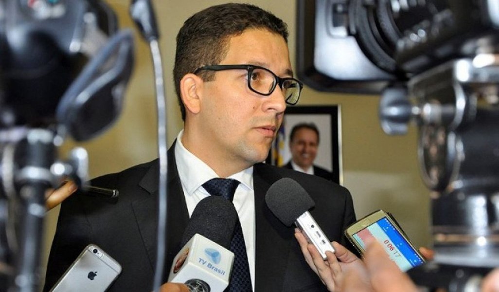 O Governo do Tocantins enviou nesta quarta-feira (10), ao Banco do Brasil, a ordem de pagamento dos salários de dezembro dos servidores públicos estaduais e os valores serão creditados nesta quinta-feira (11); somente o 13º salário de 2017 continua atrasado (Foto: Charles Nisz) O Governo do Tocantins enviou nesta quarta-feira (10), ao Banco do Brasil, a ordem de pagamento dos salários de dezembro dos servidores públicos estaduais e os valores serão creditados nesta quinta-feira (11); somente o 13º salário de 2017 continua atrasado