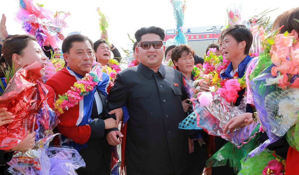 Coreia do Norte propôs à Coreia do Sul, durante reunião de alto nível realizada na fronteira, o envio de 230 animadoras aos Jogos Olímpicos de Inverno que serão realizados em fevereiro no condado sul-coreano de PyeongChang; regime norte-coreano também propôs que a delegação que enviará aos jogos viaje por terra e atravesse a passagem situada na faixa ocidental da fronteira; reunião desta quarta-feira (17) foi a segunda de alto nível entre as duas Coreias em pouco mais de uma semana (Foto: Paulo Emílio) Coreia do Norte propôs à Coreia do Sul, durante reunião de alto nível realizada na fronteira, o envio de 230 animadoras aos Jogos Olímpicos de Inverno que serão realizados em fevereiro no condado sul-coreano de PyeongChang; regime norte-coreano também propôs que a delegação que enviará aos jogos viaje por terra e atravesse a passagem situada na faixa ocidental da fronteira; reunião desta quarta-feira (17) foi a segunda de alto nível entre as duas Coreias em pouco mais de uma semana