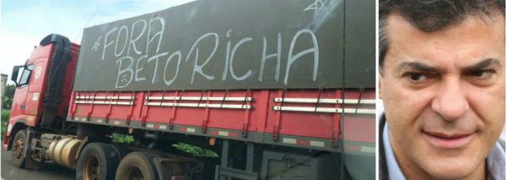 Movimentos populares se reuniram neste sábado (24), em Curitiba, para organizar uma rebelião que promete dinamitar a máfia dos pedágios e as pretensões senatoriais do governador Beto Richa (PSDB), aponta o jornalista Esmael Morais (Foto: Leonardo Attuch) Movimentos populares se reuniram neste sábado (24), em Curitiba, para organizar uma rebelião que promete dinamitar a máfia dos pedágios e as pretensões senatoriais do governador Beto Richa (PSDB), aponta o jornalista Esmael Morais