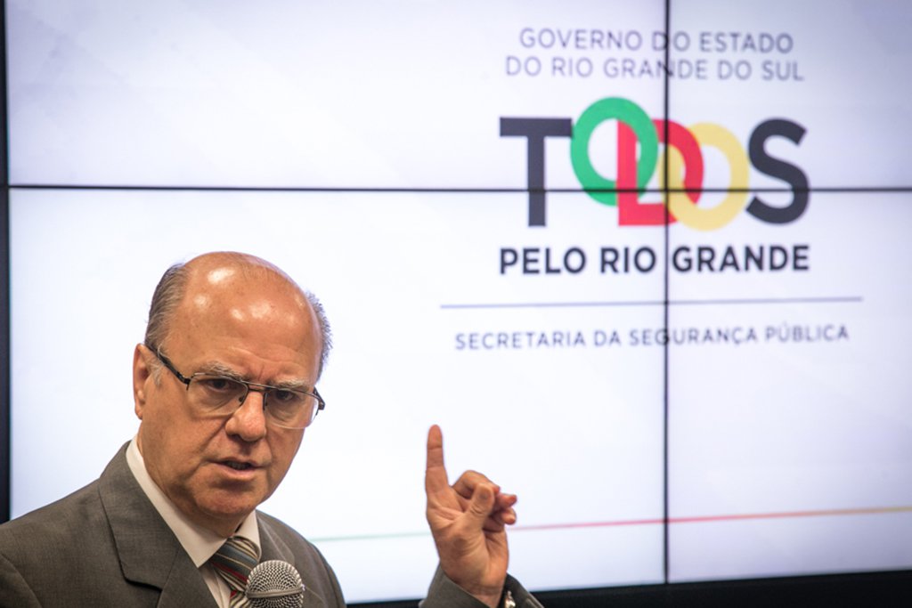 15/01/2018 - PORTO ALEGRE, RS - Secretaria da Segurança Pública apresenta balanço dos dados estatísticos da criminalidade referente ao ano de 2017. Na foto: secretário Cezar Schirmer. Foto: Joana Berwanger/Sul21 (Foto: Leonardo Lucena) 15/01/2018 - PORTO ALEGRE, RS - Secretaria da Segurança Pública apresenta balanço dos dados estatísticos da criminalidade referente ao ano de 2017. Na foto: secretário Cezar Schirmer. Foto: Joana Berwanger/Sul21