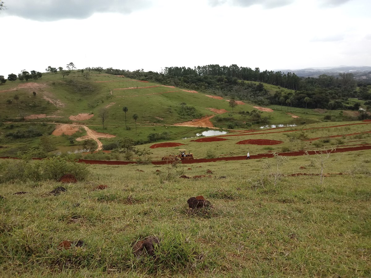 Em 2017 foram construídas 5,6 mil barraginhas, 290 Km de terraços, além da adequação ambiental de mais de 32 Km de estradas vicinais; neste ano ações chegam a mais 48 municípios mineiros (Foto: Charles Nisz) Em 2017 foram construídas 5,6 mil barraginhas, 290 Km de terraços, além da adequação ambiental de mais de 32 Km de estradas vicinais; neste ano ações chegam a mais 48 municípios mineiros
