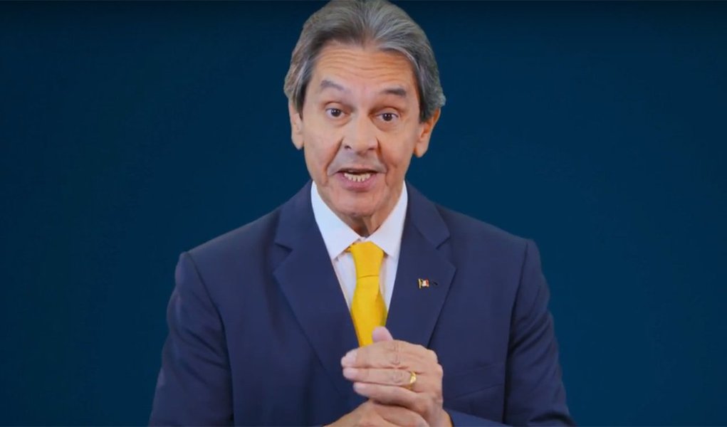 "Não, eu não me enganei ao escrever que o novo ministro de Temer é o notório Roberto Jefferson. Quem vai sentar na cadeira e assinar o que for preciso será sua filha, Cristiana Brasil, mas quem vai dizer o que ela deve fazer será ele", avalia o colunista do 247 Alex Solnik sobre a escolha de Michel Temer para o Ministério do Trabalho; "Por tudo o que já fez contra o país deveria ter sido excluído há tempos da vida pública, mas seu perfil - truculento, aetico, arrogante, delator e corrupto - parece se encaixar à perfeição aos requisitos exigidos de ministros desse governo" (Foto: Alex Solnik) "Não, eu não me enganei ao escrever que o novo ministro de Temer é o notório Roberto Jefferson. Quem vai sentar na cadeira e assinar o que for preciso será sua filha, Cristiana Brasil, mas quem vai dizer o que ela deve fazer será ele", avalia o colunista do 247 Alex Solnik sobre a escolha de Michel Temer para o Ministério do Trabalho; "Por tudo o que já fez contra o país deveria ter sido excluído há tempos da vida pública, mas seu perfil - truculento, aetico, arrogante, delator e corrupto - parece se encaixar à perfeição aos requisitos exigidos de ministros desse governo"