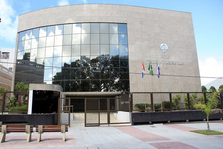 O Tribunal de Justiça de Alagoas (TJ/AL) concedeu medida liminar e determinou a soltura do fiscal de renda Augusto Nicácio, acusado pelo Ministério Público Estadual (MPE) de participar de um esquema de fraudes tributárias; entendimento foi de que não havia a necessidade da prisão preventiva neste momento, tendo em vista que ele já vinha cumprindo as medidas cautelares da última denúncia, feita em novembro de 2017, além de que ele não oferecia risco às investigações (Foto: Voney Malta) O Tribunal de Justiça de Alagoas (TJ/AL) concedeu medida liminar e determinou a soltura do fiscal de renda Augusto Nicácio, acusado pelo Ministério Público Estadual (MPE) de participar de um esquema de fraudes tributárias; entendimento foi de que não havia a necessidade da prisão preventiva neste momento, tendo em vista que ele já vinha cumprindo as medidas cautelares da última denúncia, feita em novembro de 2017, além de que ele não oferecia risco às investigações