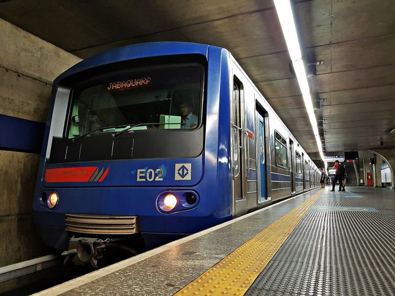 Metroviários de São Paulo decidiram paralisar as atividades por 24 horas nesta quinta-feira (18), em protesto contra o leilão de privatização das Linhas 5 Lilás e 17 Ouro - o monotrilho; o movimento começa a partir da meia noite desta quinta; a greve é também contra a terceirização das bilheterias do Metrô e aumento das tarifas; "A privatização leva à terceirização, que é sinônimo de precarização das condições de trabalho e renda", diz Marcos Freire, do Sindicato dos Metroviários de São Paulo (Foto: Romulo Faro) Metroviários de São Paulo decidiram paralisar as atividades por 24 horas nesta quinta-feira (18), em protesto contra o leilão de privatização das Linhas 5 Lilás e 17 Ouro - o monotrilho; o movimento começa a partir da meia noite desta quinta; a greve é também contra a terceirização das bilheterias do Metrô e aumento das tarifas; "A privatização leva à terceirização, que é sinônimo de precarização das condições de trabalho e renda", diz Marcos Freire, do Sindicato dos Metroviários de São Paulo