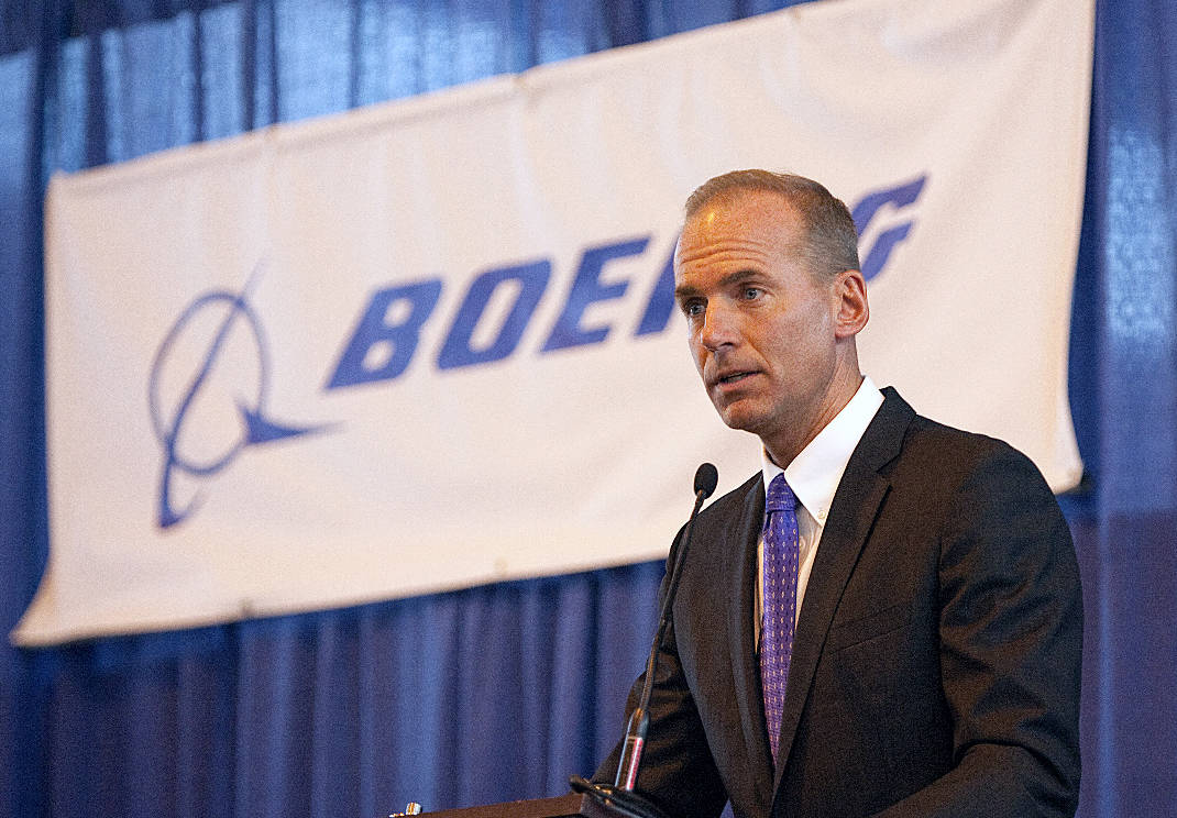 A Boeing vê um "excelente encaixe estratégico" em uma possível aquisição da fabricante brasileira de aviões Embraer, mas a operação não é essencial para o grupo norte-americano, disse o presidente-executivo da Boeing, Dennis Muilenburg, nesta quarta-feira; "Na realidade estamos trabalhando nisso há muitos anos", disse Muilenburg, descartando informações de que a Boeing está preocupada com o recente acordo entre a rival europeia Airbus e a fabricante canadense Bombardier (Foto: Aquiles Lins) A Boeing vê um "excelente encaixe estratégico" em uma possível aquisição da fabricante brasileira de aviões Embraer, mas a operação não é essencial para o grupo norte-americano, disse o presidente-executivo da Boeing, Dennis Muilenburg, nesta quarta-feira; "Na realidade estamos trabalhando nisso há muitos anos", disse Muilenburg, descartando informações de que a Boeing está preocupada com o recente acordo entre a rival europeia Airbus e a fabricante canadense Bombardier