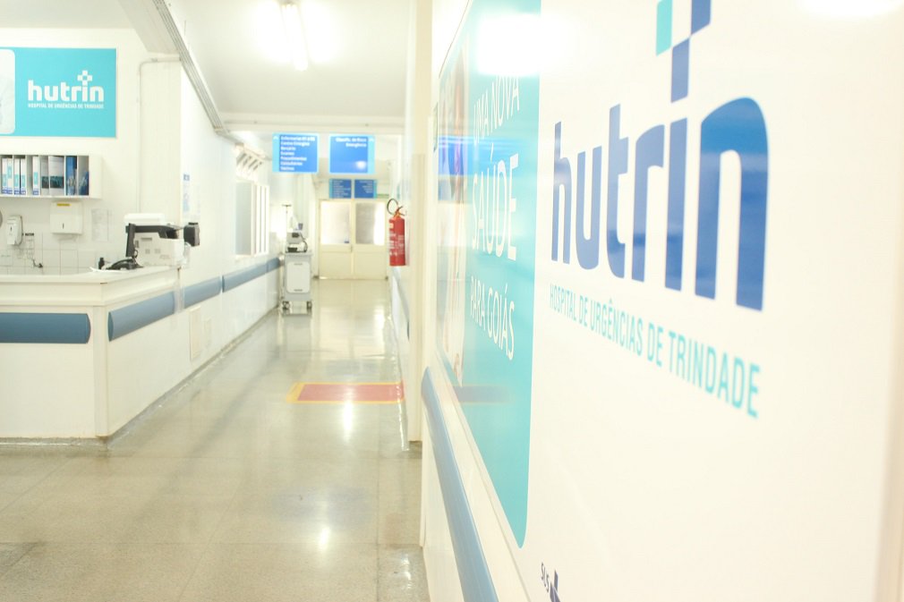 O Hospital Estadual de Urgências de Trindade Walda Ferreira dos Santos (Hutrin), administrado desde 2014 pelo Instituto de Gestão em Saúde (Gerir), será recomendado para receber o Certificado de Qualidade Nível 1 da Organização Nacional de Acreditação (ONA); pedido será feito pelos avaliadores do Instituto Brasileiro para Excelência em Saúde (Ibes), que estiveram na unidade nesta segunda (29) e terça-feira (30/01), quando percorreram os departamentos para verificar os requisitos de qualidade assistencial e segurança para o paciente; o Hutrin passará a fazer parte de um grupo seleto de 4,61% dos 6.140 hospitais de todo o País, que possuem a acreditação (Foto: José Barbacena) O Hospital Estadual de Urgências de Trindade Walda Ferreira dos Santos (Hutrin), administrado desde 2014 pelo Instituto de Gestão em Saúde (Gerir), será recomendado para receber o Certificado de Qualidade Nível 1 da Organização Nacional de Acreditação (ONA); pedido será feito pelos avaliadores do Instituto Brasileiro para Excelência em Saúde (Ibes), que estiveram na unidade nesta segunda (29) e terça-feira (30/01), quando percorreram os departamentos para verificar os requisitos de qualidade assistencial e segurança para o paciente; o Hutrin passará a fazer parte de um grupo seleto de 4,61% dos 6.140 hospitais de todo o País, que possuem a acreditação