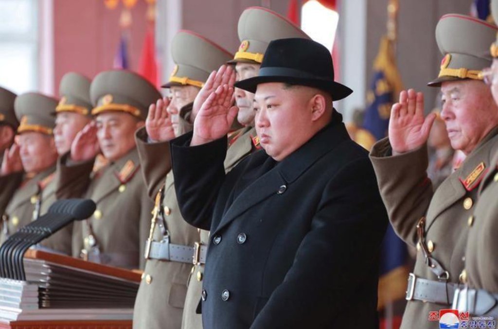 O líder norte-coreano, Kim Jong Un, e seu pai, o falecido Kim Jong Il, usaram passaportes brasileiros obtidos de forma fraudulenta para solicitar vistos para visitar países ocidentais nos anos 1990, disseram cinco fontes europeias de segurança; apesar de já ser conhecido que a família que governa a Coreia do Norte usou documentos de viagem obtidos de forma irregular, há poucos exemplos específicos até o momento; as cópias dos passaportes brasileiros vistas pela Reuters nunca haviam sido publicadas (Foto: Leonardo Lucena) O líder norte-coreano, Kim Jong Un, e seu pai, o falecido Kim Jong Il, usaram passaportes brasileiros obtidos de forma fraudulenta para solicitar vistos para visitar países ocidentais nos anos 1990, disseram cinco fontes europeias de segurança; apesar de já ser conhecido que a família que governa a Coreia do Norte usou documentos de viagem obtidos de forma irregular, há poucos exemplos específicos até o momento; as cópias dos passaportes brasileiros vistas pela Reuters nunca haviam sido publicadas