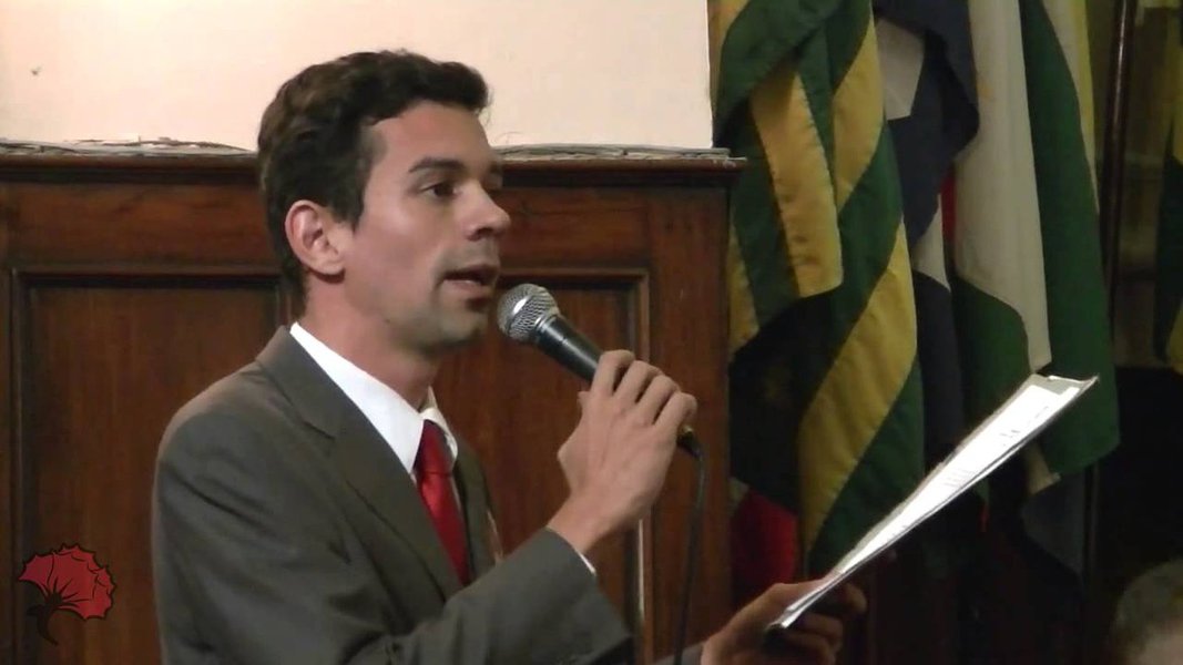 O PCdoB aprovou a pré-candidatura do vereador de Niterói, Leonardo Giordano, 37, ao governo do Estado do Rio; “Não é apenas uma renovação geracional, mas uma renovação de ideias, uma proposta programática de unir a defesa de direitos dos trabalhadores com o respeito às diferenças de gênero, raça e sexualidade, por exemplo”, disse ele (Foto: Leonardo Lucena) O PCdoB aprovou a pré-candidatura do vereador de Niterói, Leonardo Giordano, 37, ao governo do Estado do Rio; “Não é apenas uma renovação geracional, mas uma renovação de ideias, uma proposta programática de unir a defesa de direitos dos trabalhadores com o respeito às diferenças de gênero, raça e sexualidade, por exemplo”, disse ele